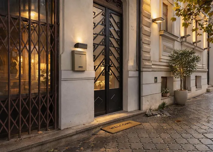 Elegant Near Parliament & Old Town